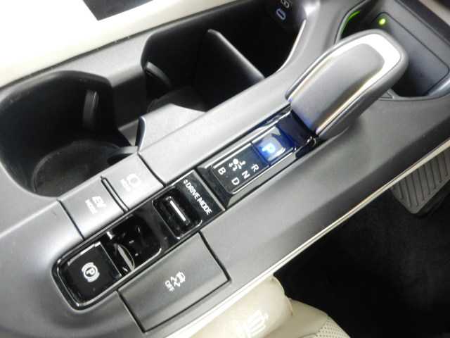 Toyota Crown Crossover 9