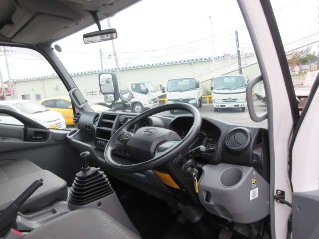 Hino Dutro 12