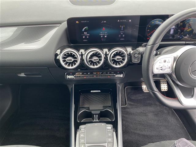 Mercedes-Benz GLA-Class 8