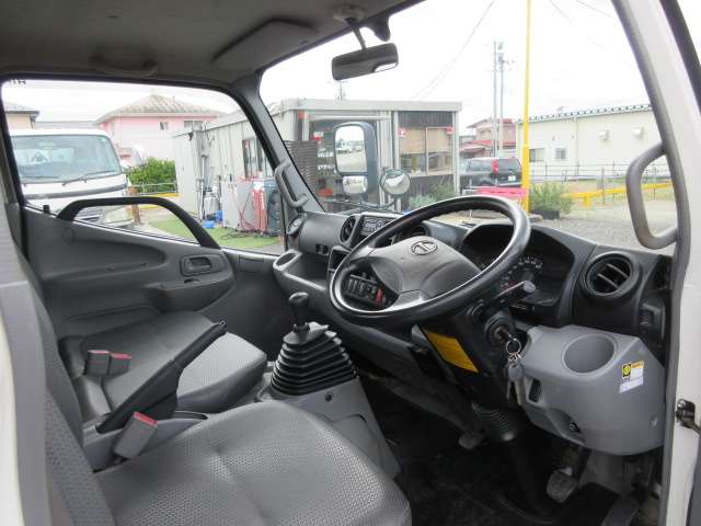 Hino Dutro 11