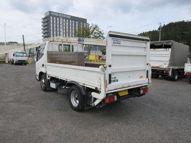 Hino Dutro 3