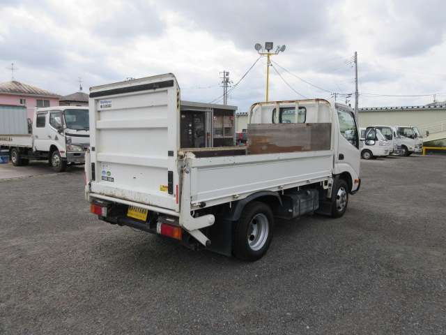 Hino Dutro 4