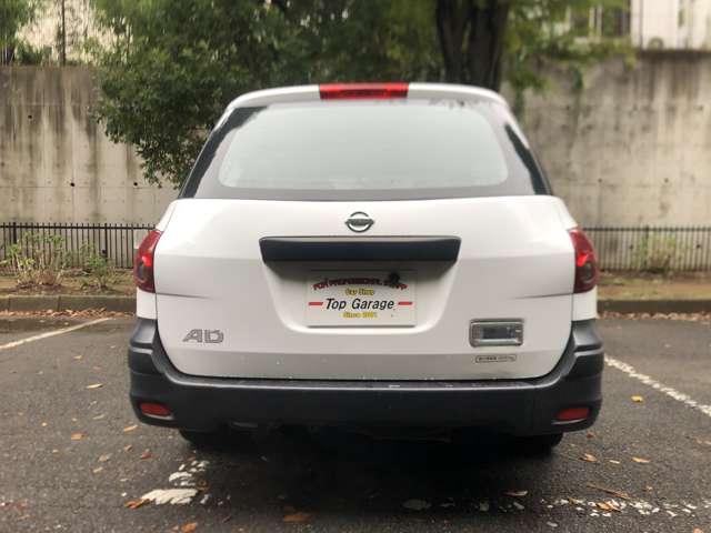 Nissan AD 5