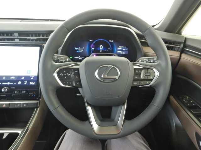 Lexus LBX 8