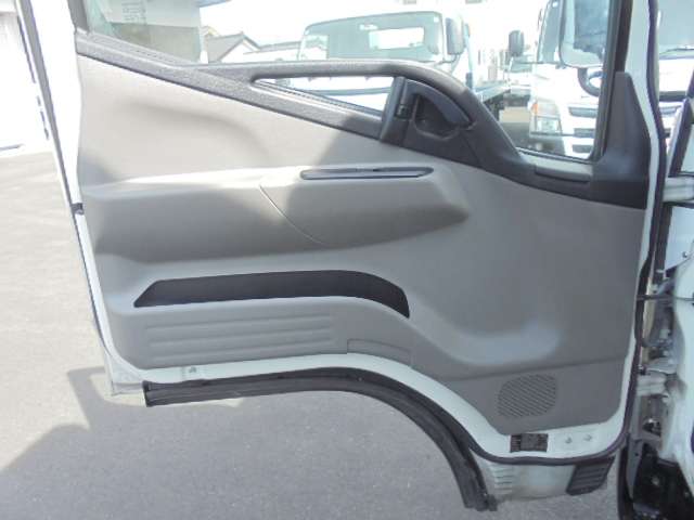 Mitsubishi Fuso Canter 4
