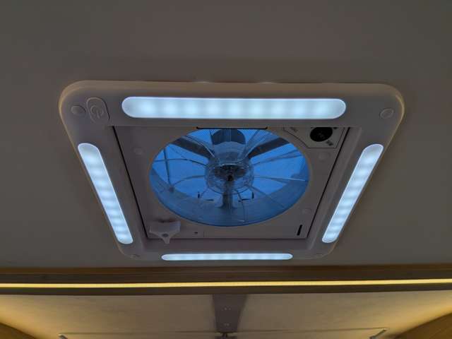Toyota Camroad 11