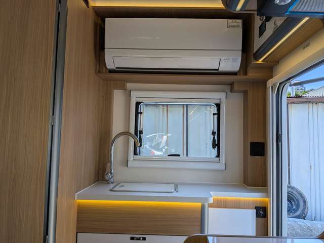 Toyota Camroad 12