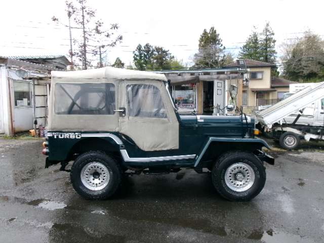 Mitsubishi Jeep 4
