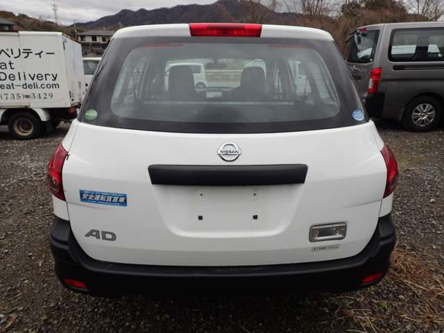 Nissan AD 5