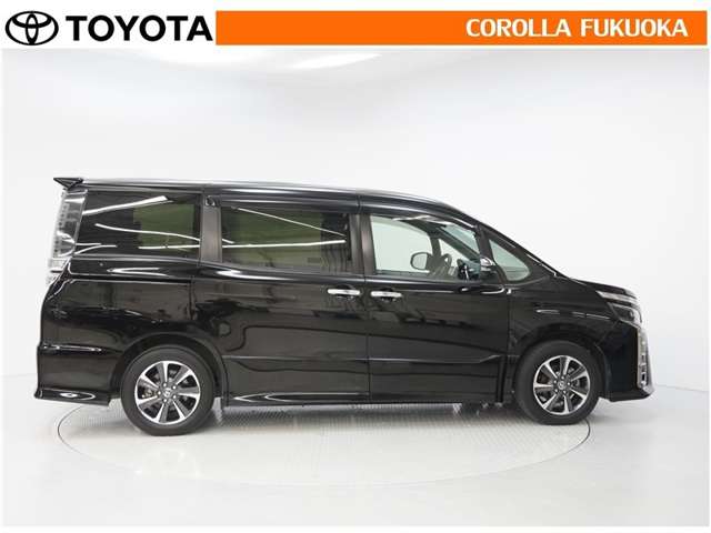 Toyota Voxy 8