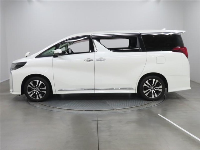 Toyota Alphard 4