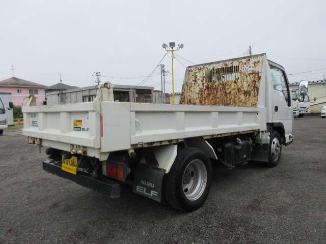 Isuzu Elf 4