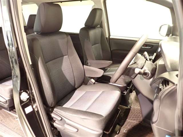 Toyota Voxy 11