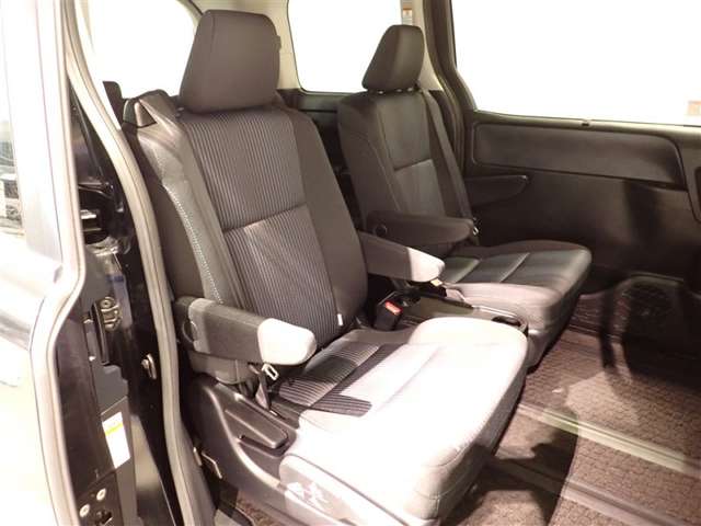 Toyota Voxy 12