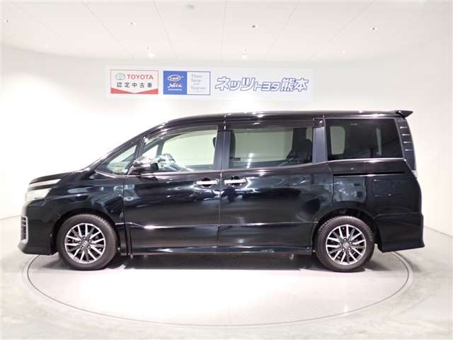 Toyota Voxy 3