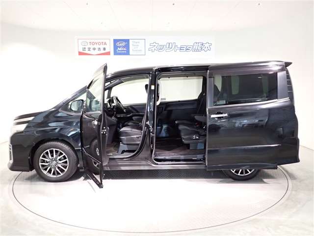 Toyota Voxy 4