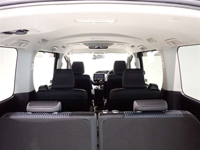 Toyota Voxy 8