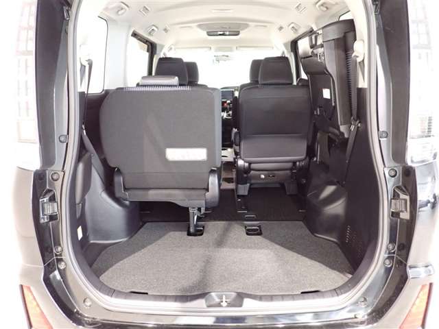 Toyota Voxy 9