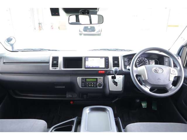Toyota Hiace 4
