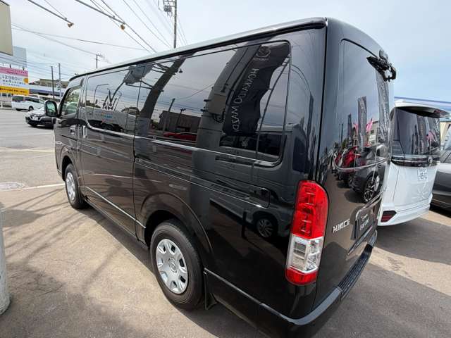 Toyota Hiace Van 5