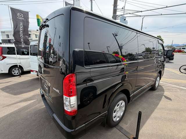 Toyota Hiace Van 6