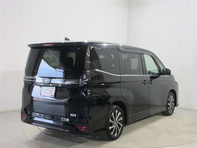 Toyota Voxy 2