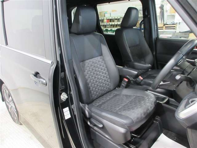 Toyota Voxy 6