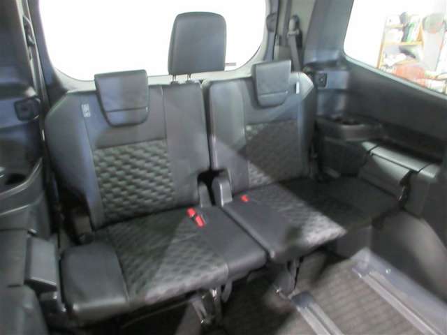 Toyota Voxy 8