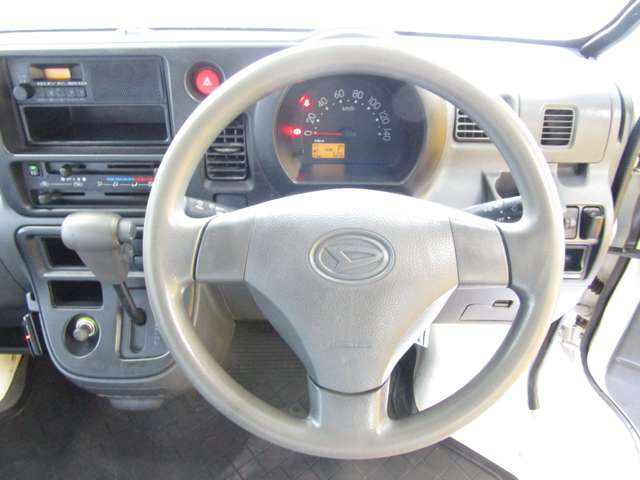Daihatsu Hijet Deck Van 5