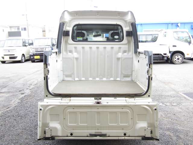 Daihatsu Hijet Deck Van 9
