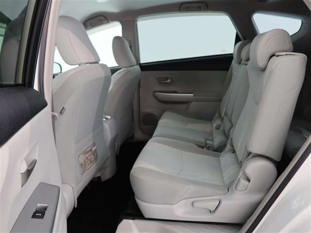 Toyota Prius α 12