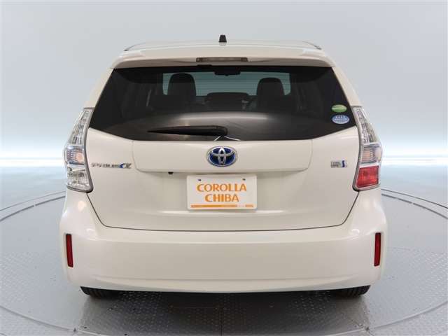 Toyota Prius α 4