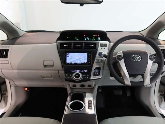 Toyota Prius α 8