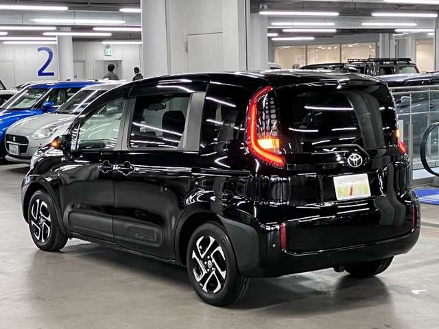 Toyota Sienta 11