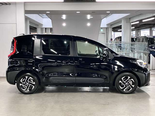 Toyota Sienta 12