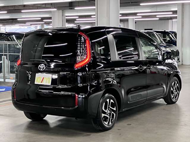 Toyota Sienta 6