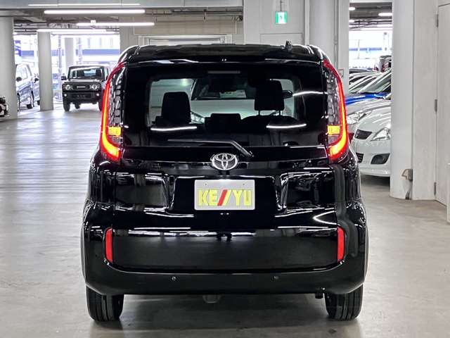 Toyota Sienta 10