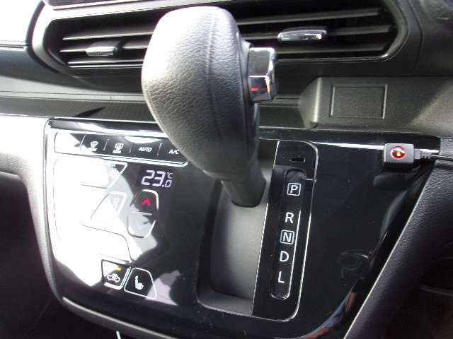 Mitsubishi eK X 11