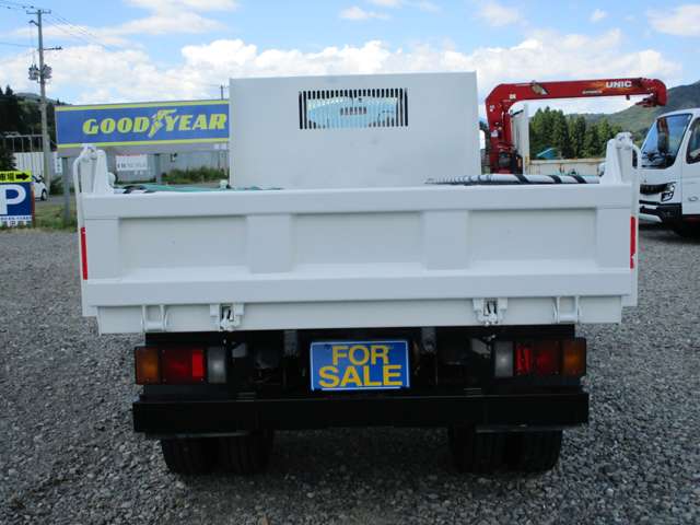 Isuzu Elf 7