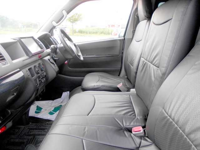 Toyota Hiace Commuter 12