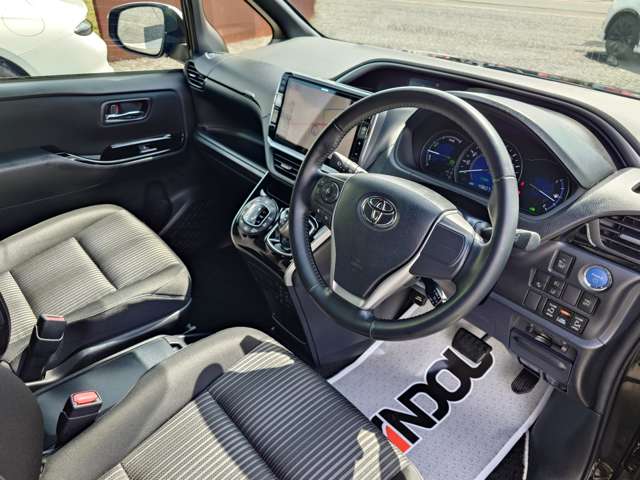 Toyota Voxy 12