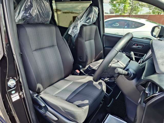 Toyota Voxy 13