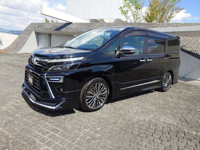 Toyota Voxy 3