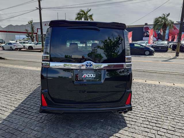 Toyota Voxy 8