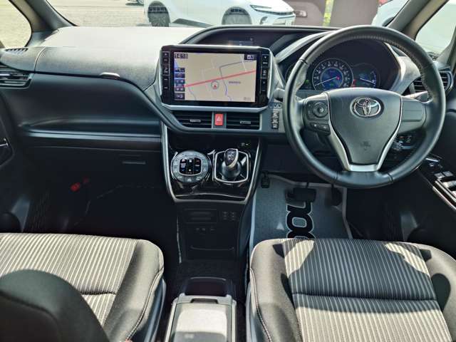 Toyota Voxy 10