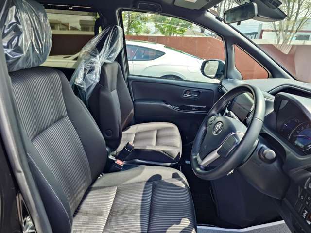 Toyota Voxy 11