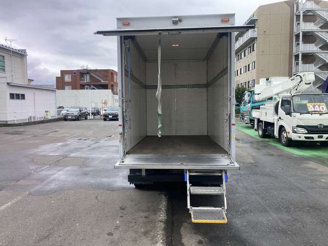 Isuzu Elf 4