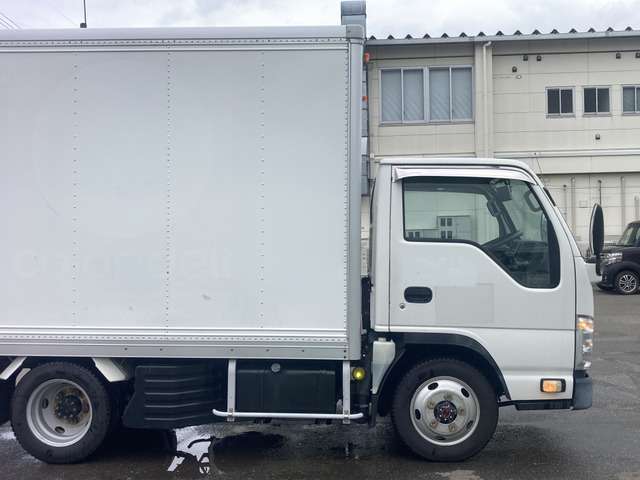 Isuzu Elf 7