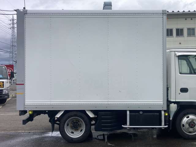 Isuzu Elf 8