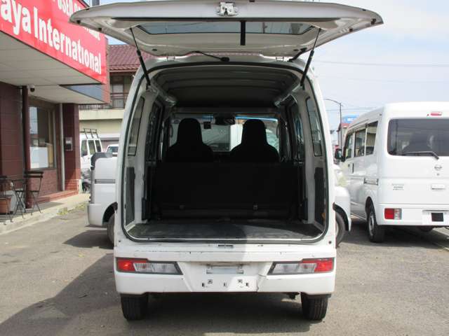 Daihatsu Hijet Cargo 10